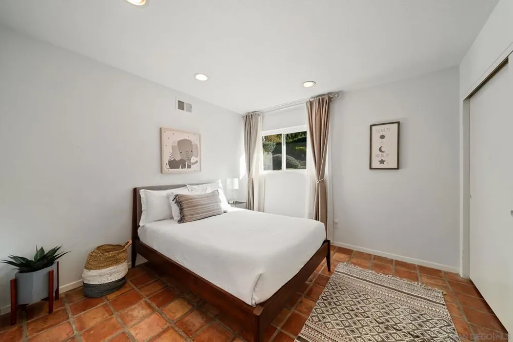 7806 Via Capri La Jolla, CA 92037