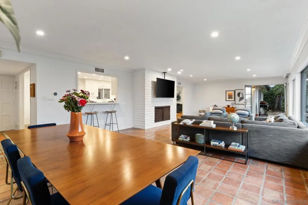 7806 Via Capri La Jolla, CA 92037