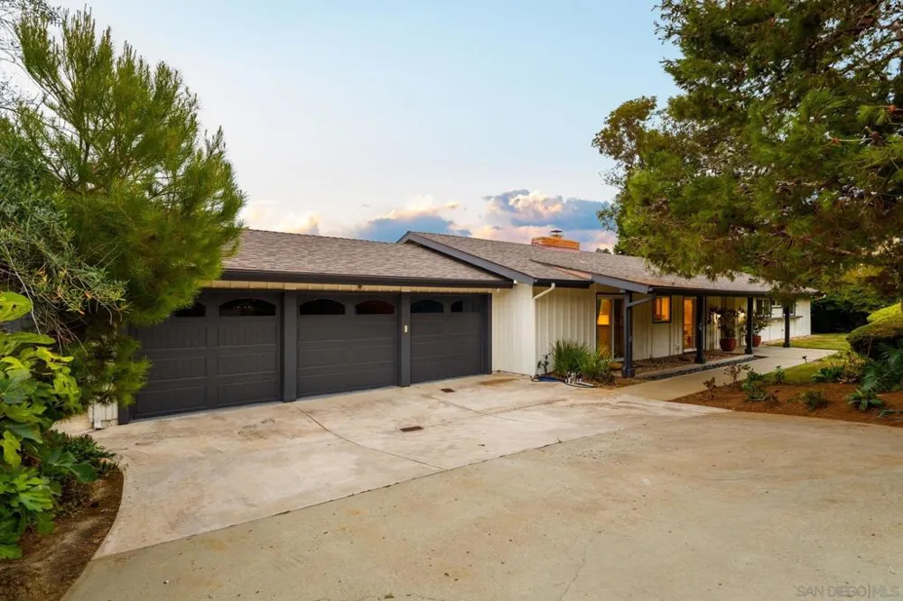 7806 Via Capri La Jolla, CA 92037