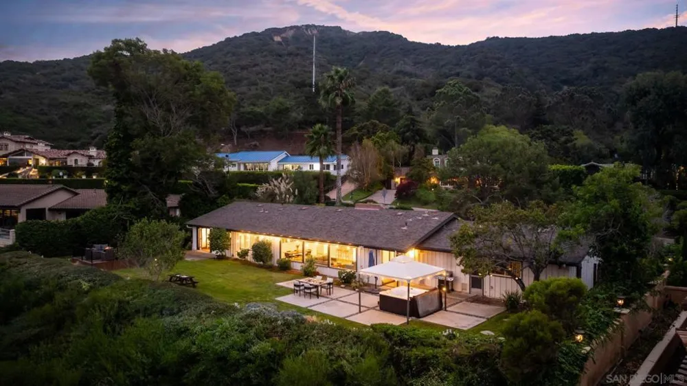 7806 Via Capri La Jolla, CA 92037