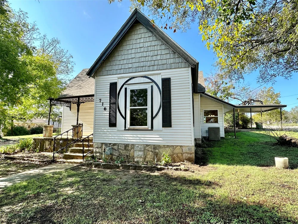 716 Mesquite Street Hico, TX 76457