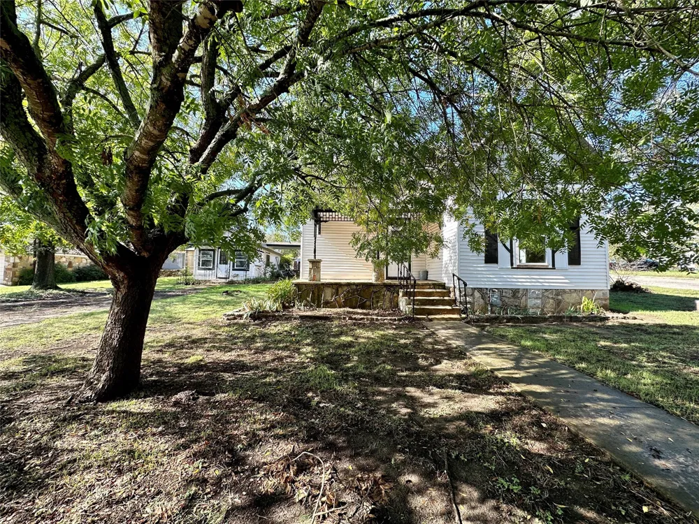 716 Mesquite Street Hico, TX 76457