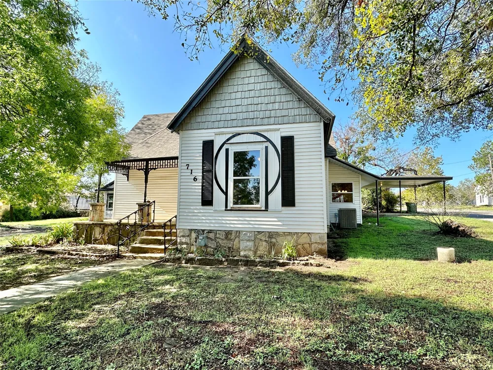716 Mesquite Street Hico, TX 76457