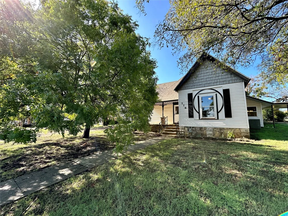 716 Mesquite Street Hico, TX 76457