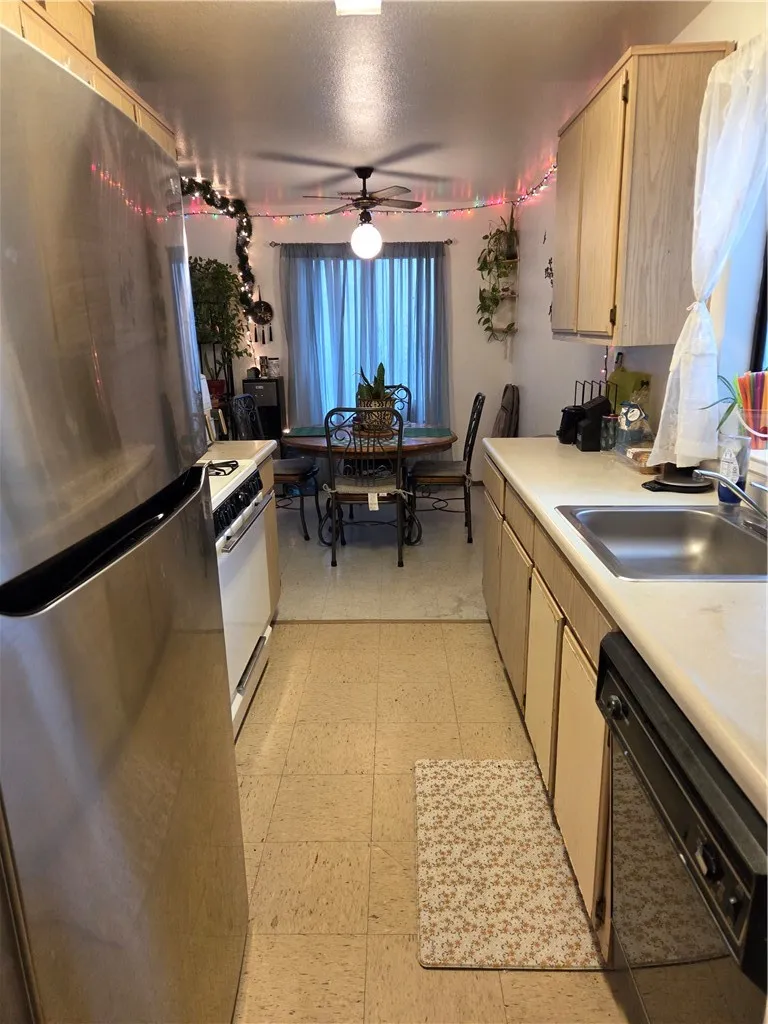 577 North Street Corning, CA 96021