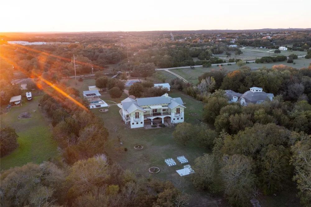 609 S Creekwood Drive Driftwood, TX 78619