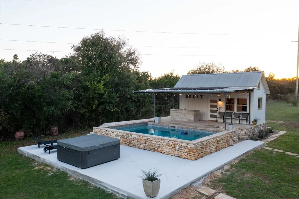 609 S Creekwood Drive Driftwood, TX 78619