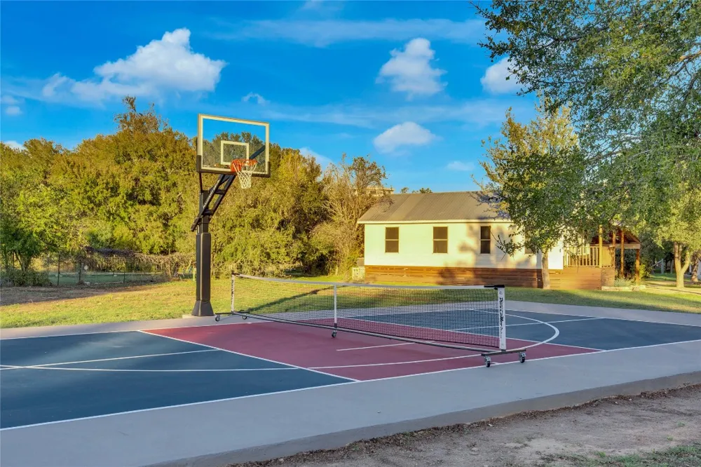 609 S Creekwood Drive Driftwood, TX 78619