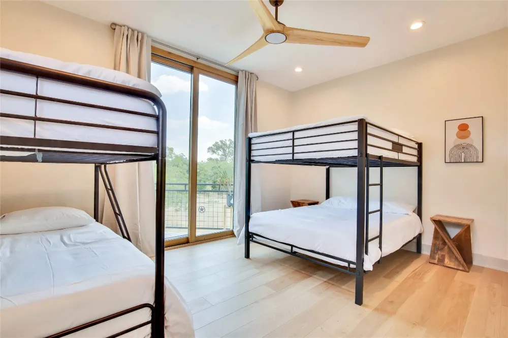 609 S Creekwood Drive Driftwood, TX 78619
