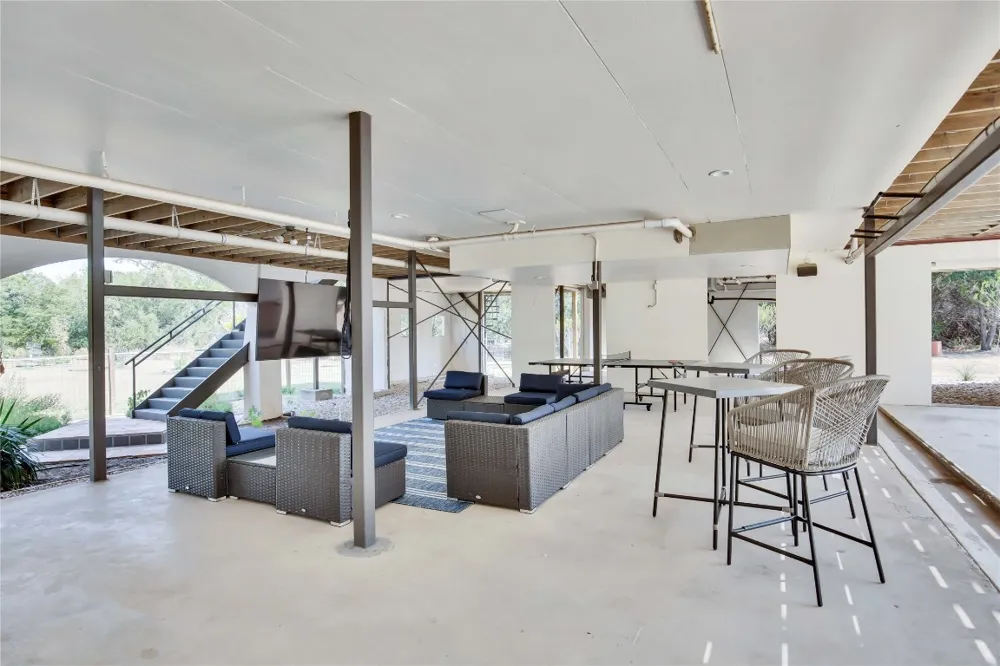 609 S Creekwood Drive Driftwood, TX 78619