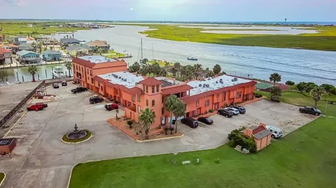 411 Sailfish Avenue #102