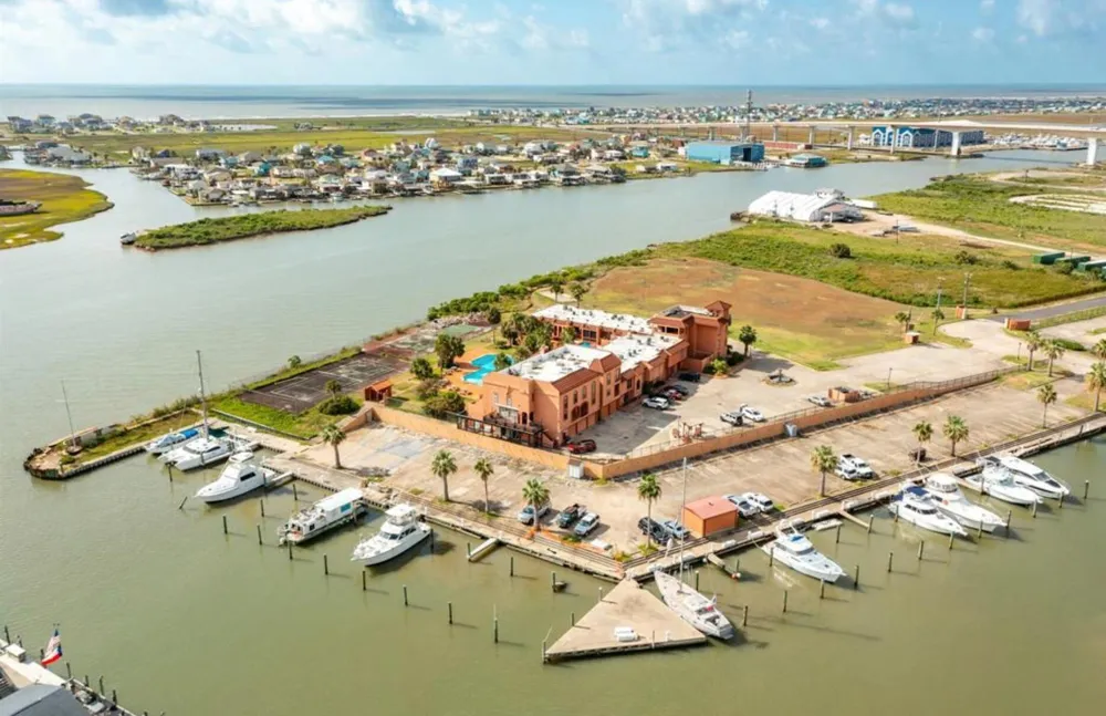 411 Sailfish Avenue #102 Freeport, TX 77541
