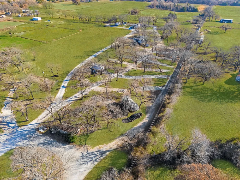 114 Private Road 2387 Alvord, TX 76225