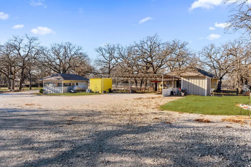 114 Private Road 2387 Alvord, TX 76225