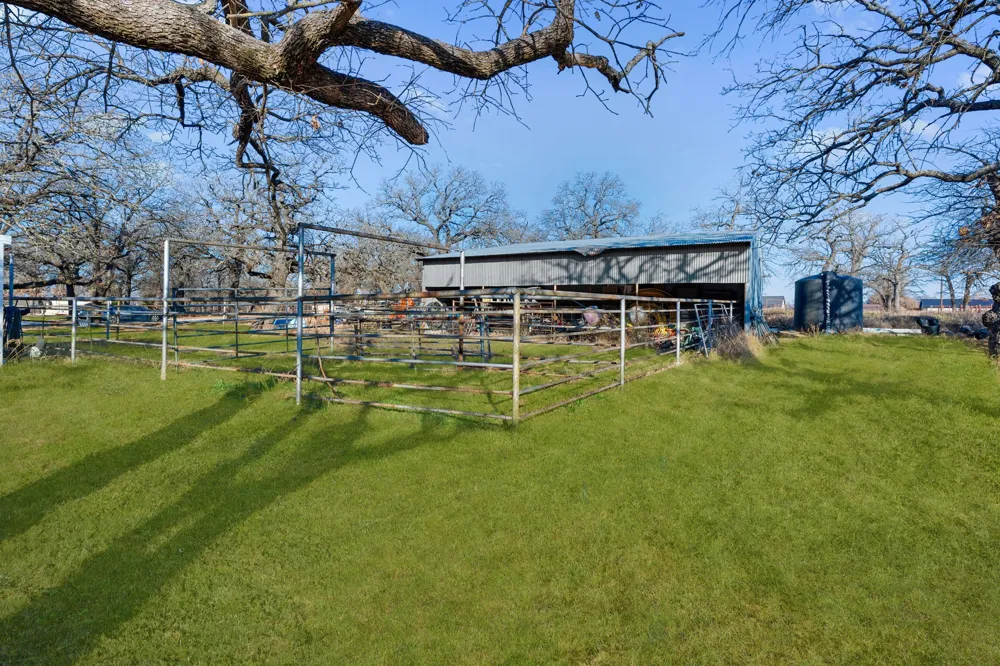 114 Private Road 2387 Alvord, TX 76225