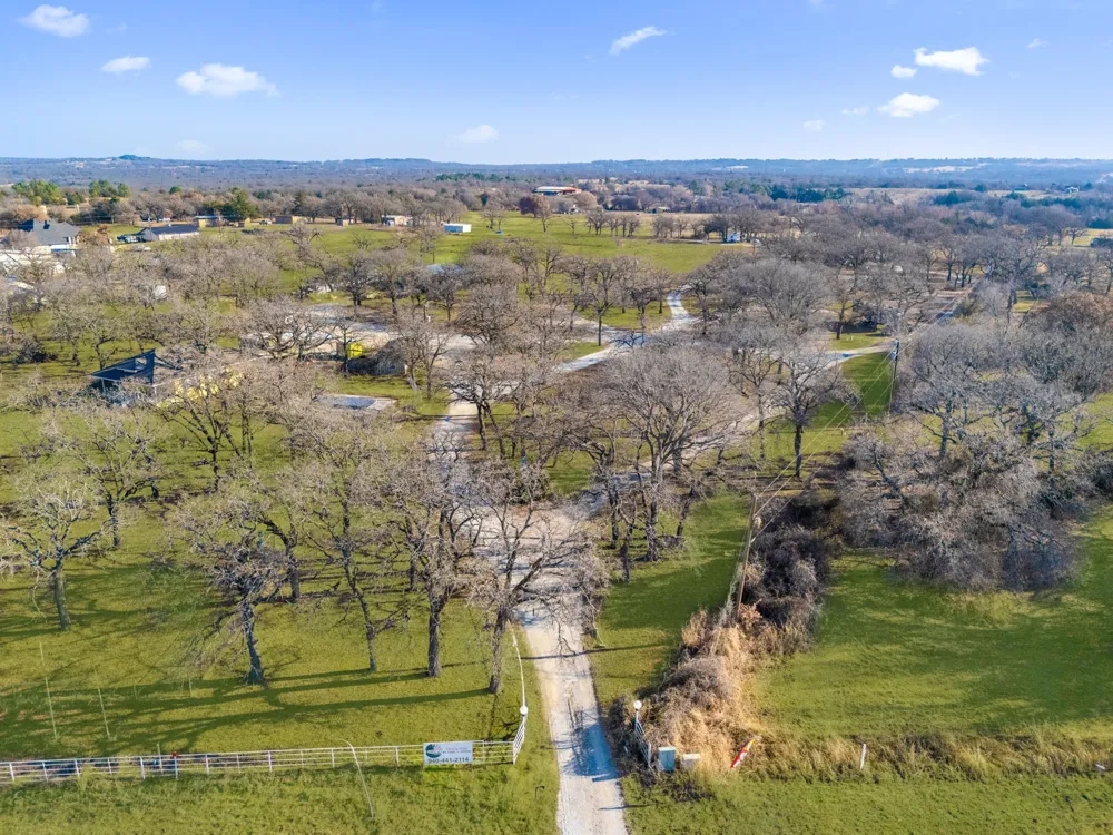 114 Private Road 2387 Alvord, TX 76225