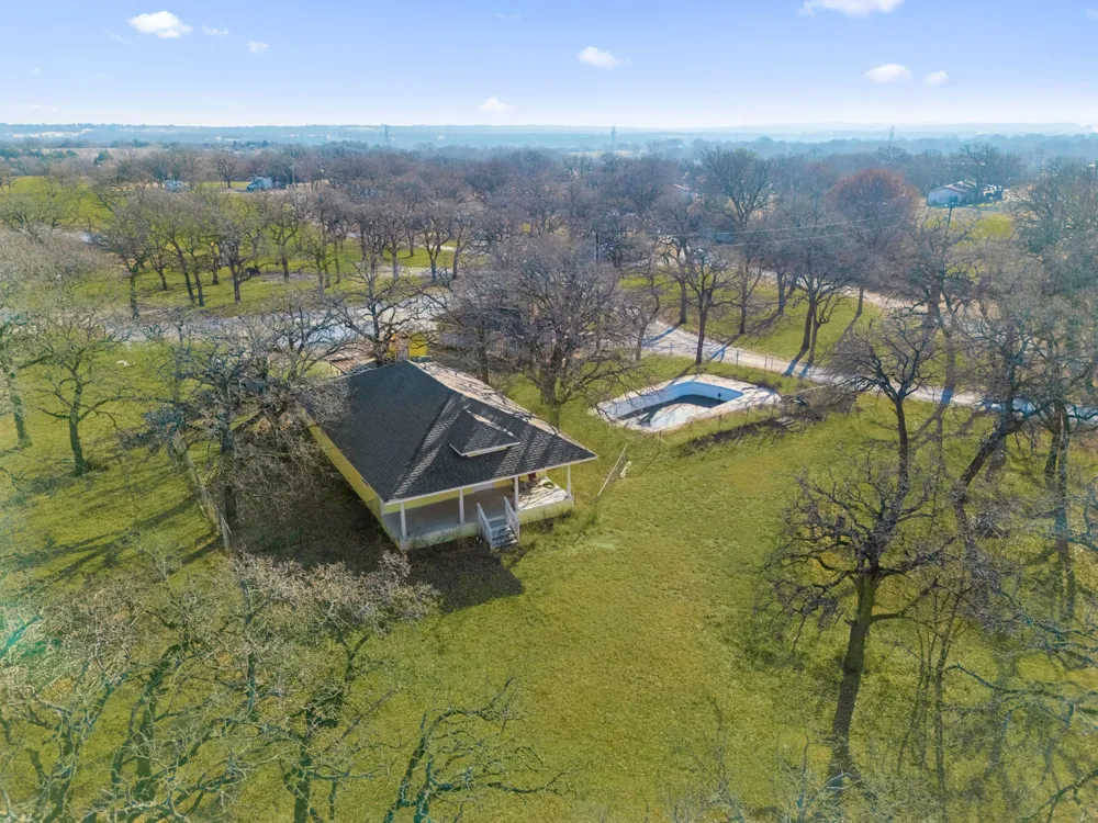 114 Private Road 2387 Alvord, TX 76225