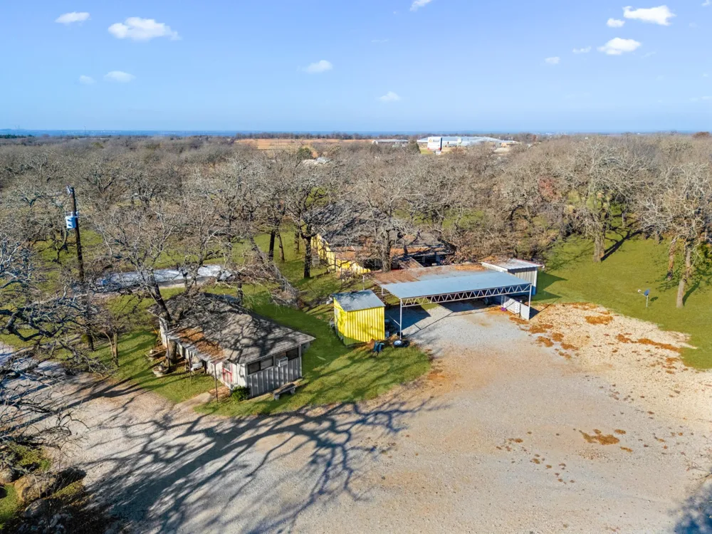 114 Private Road 2387 Alvord, TX 76225