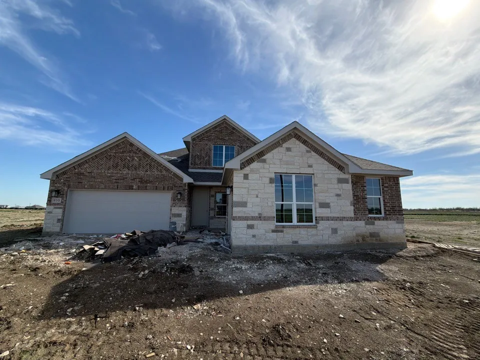 810 County Road 200 Valley View, TX 76272