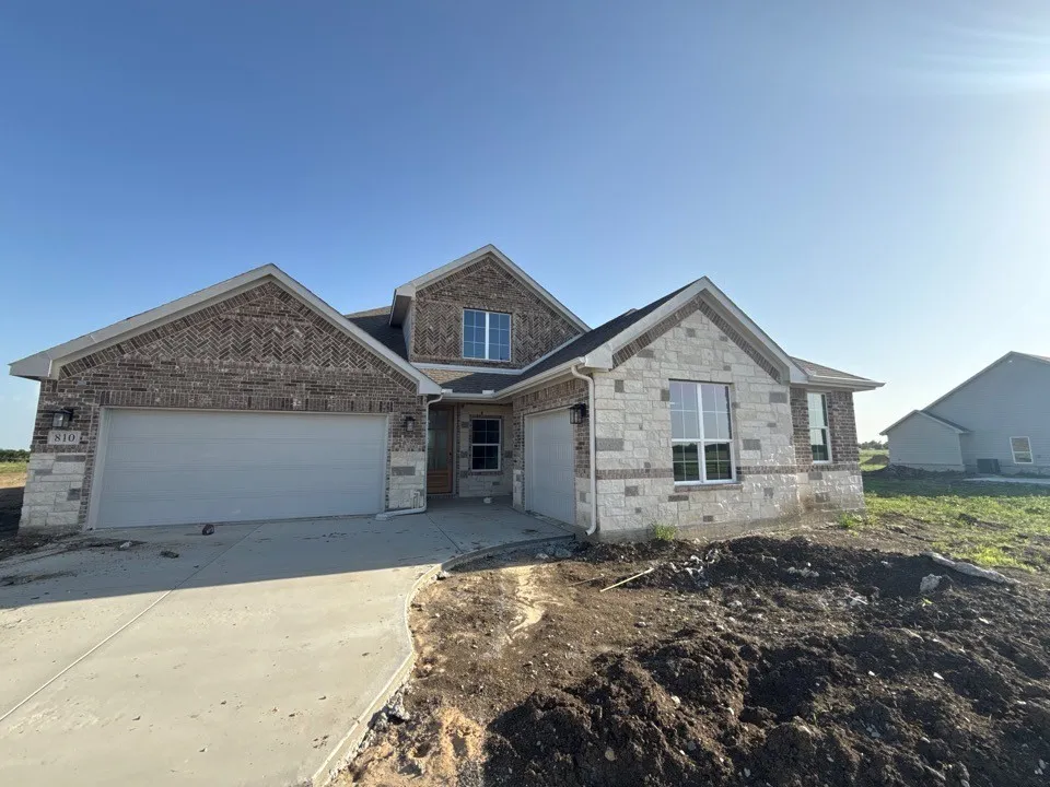 810 County Road 200 Valley View, TX 76272