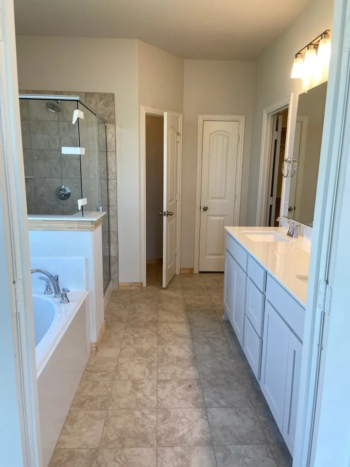 810 County Road 200 Valley View, TX 76272