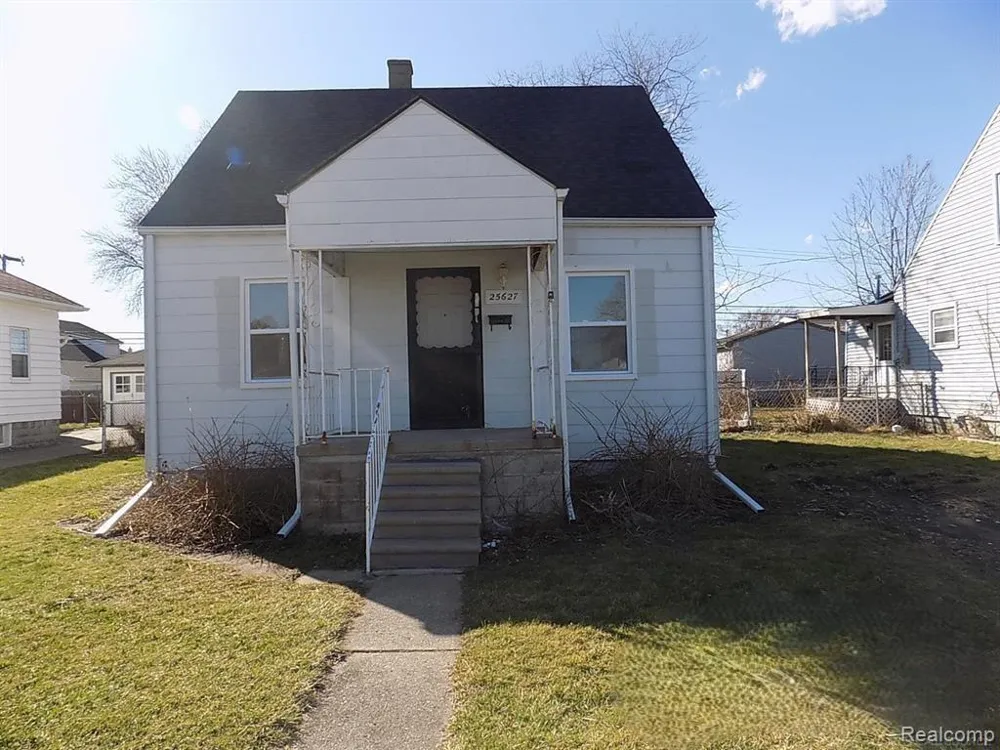 25627 Paige Street Roseville City, MI 48066