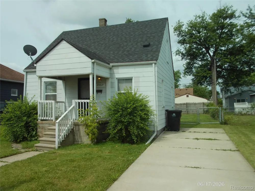 25627 Paige Street Roseville City, MI 48066
