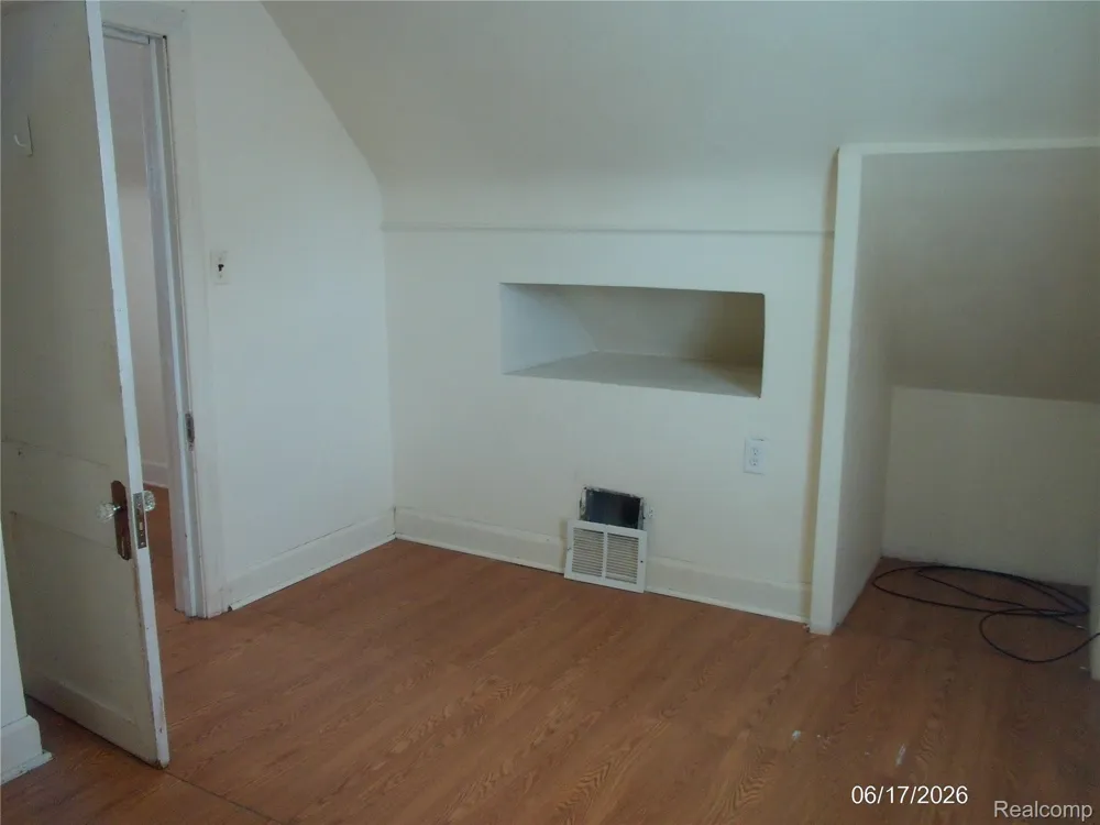 25627 Paige Street Roseville City, MI 48066