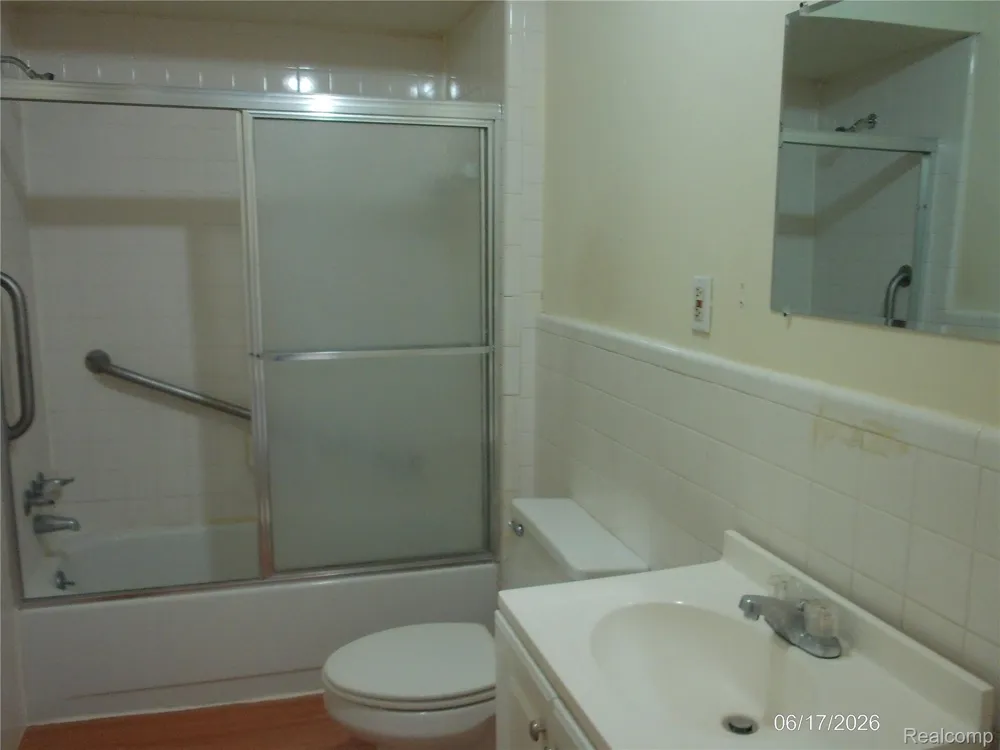 25627 Paige Street Roseville City, MI 48066