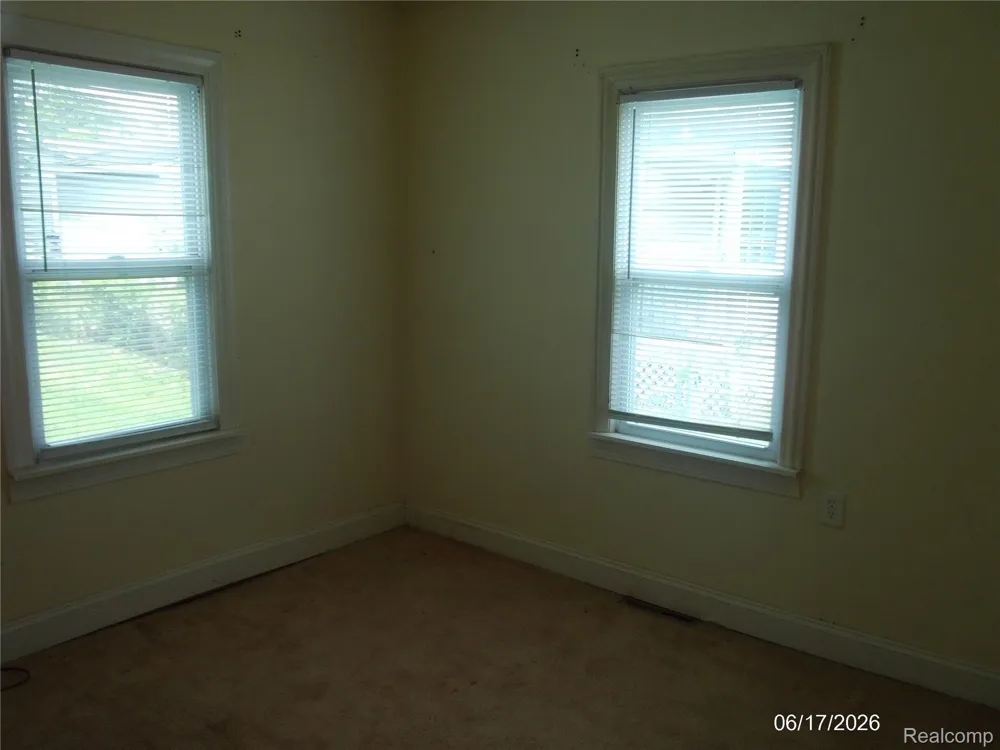 25627 Paige Street Roseville City, MI 48066