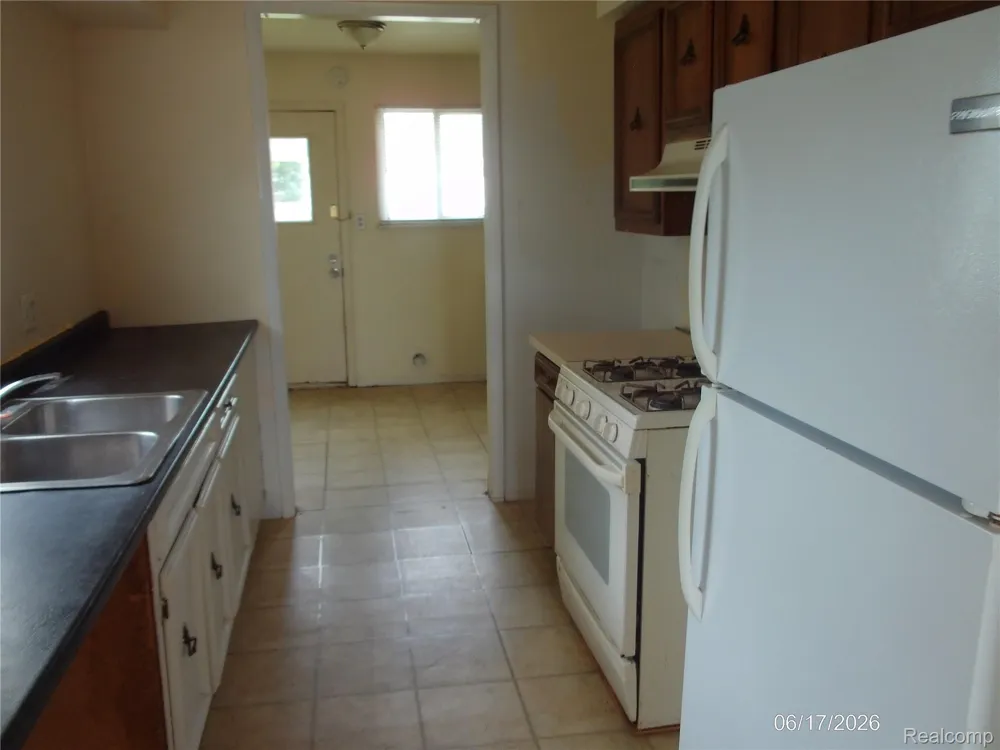 25627 Paige Street Roseville City, MI 48066