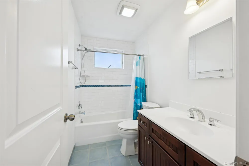112 Pine Avenue Flanders, NY 11901