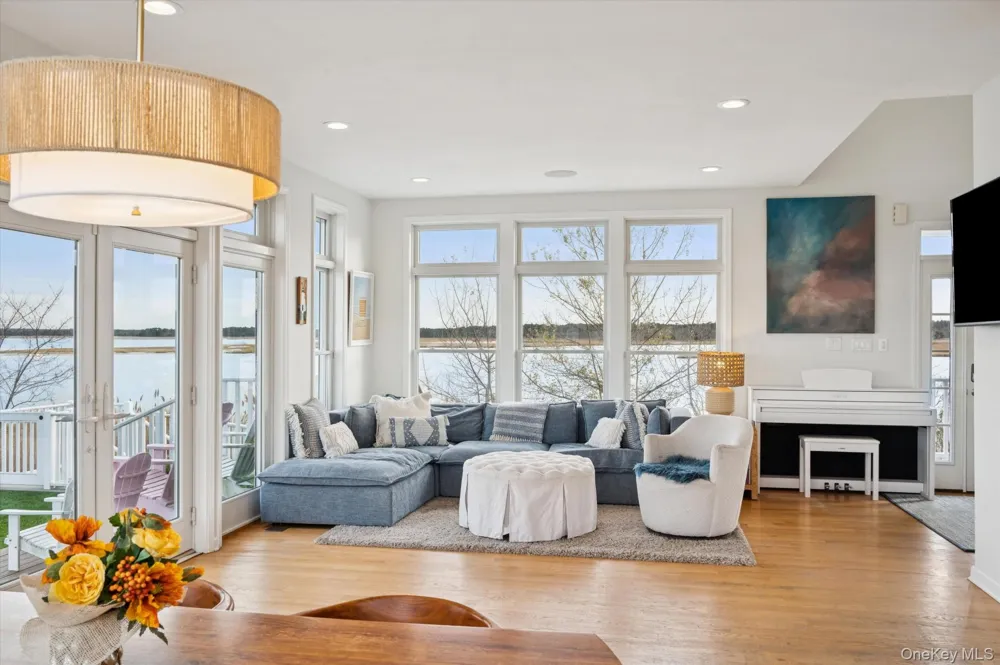 112 Pine Avenue Flanders, NY 11901