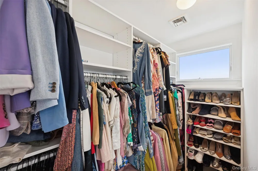 112 Pine Avenue Flanders, NY 11901