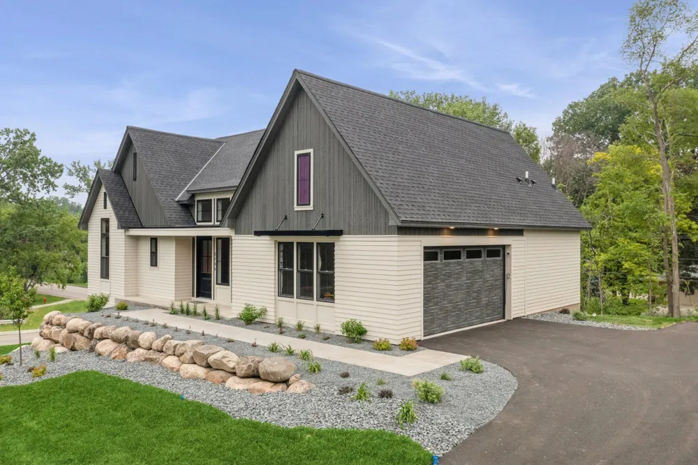 2706 Lakeview Court Little Canada, MN 55117