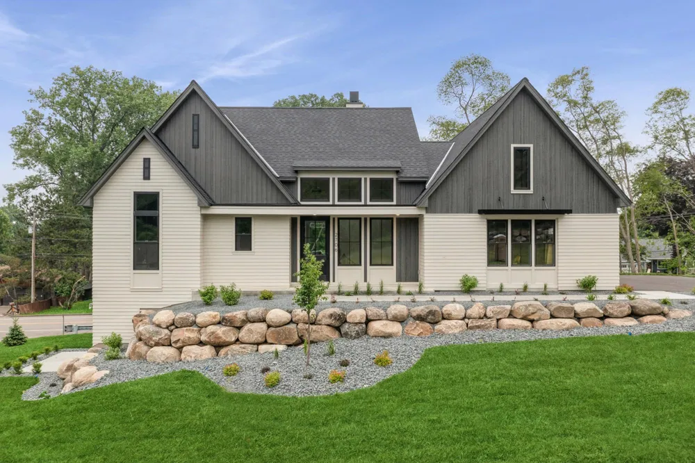 2706 Lakeview Court Little Canada, MN 55117