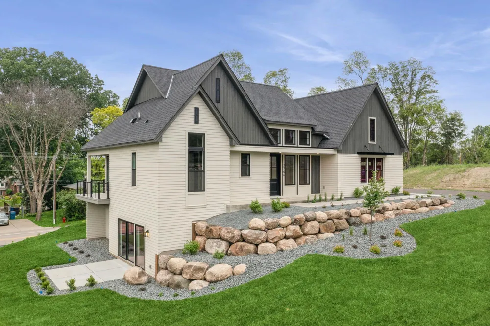2706 Lakeview Court Little Canada, MN 55117