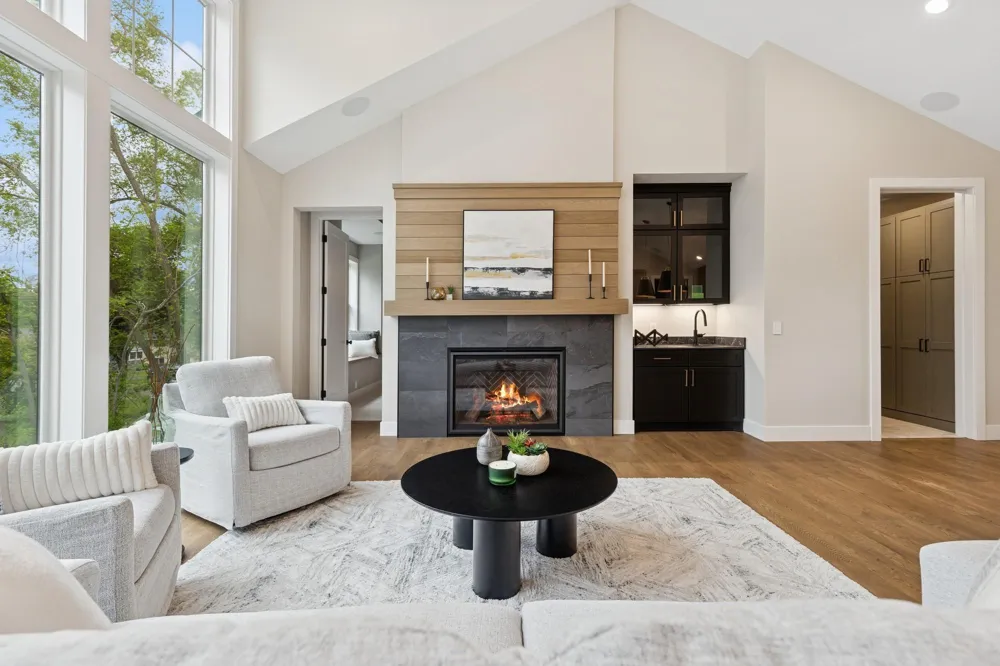 2706 Lakeview Court Little Canada, MN 55117