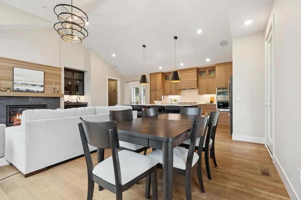 2706 Lakeview Court Little Canada, MN 55117