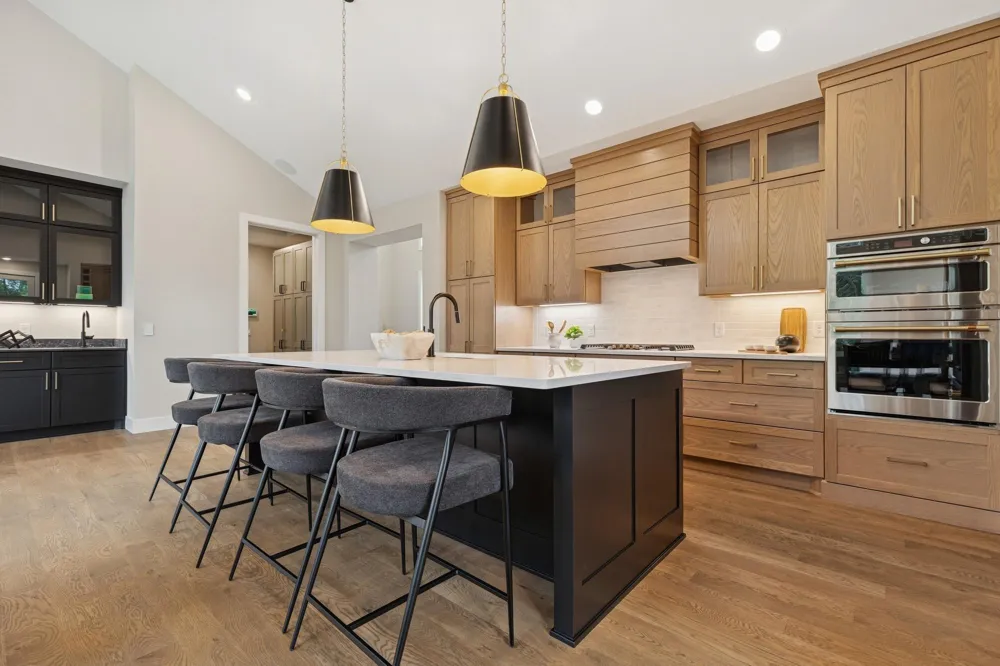 2706 Lakeview Court Little Canada, MN 55117