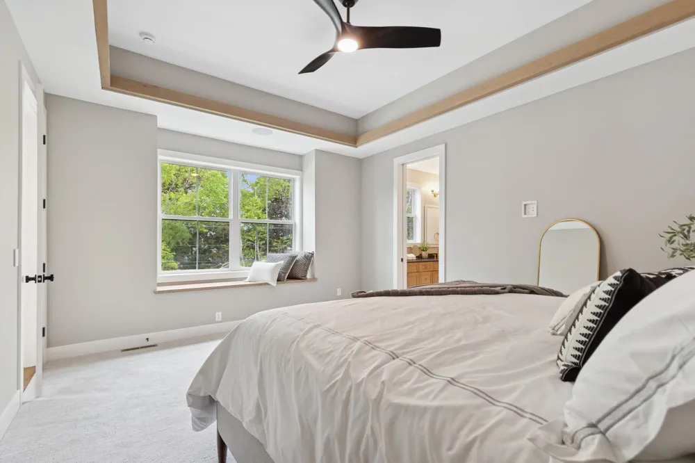 2706 Lakeview Court Little Canada, MN 55117