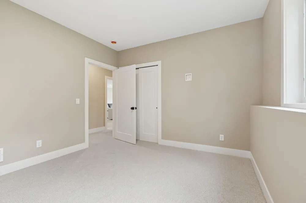 2706 Lakeview Court Little Canada, MN 55117
