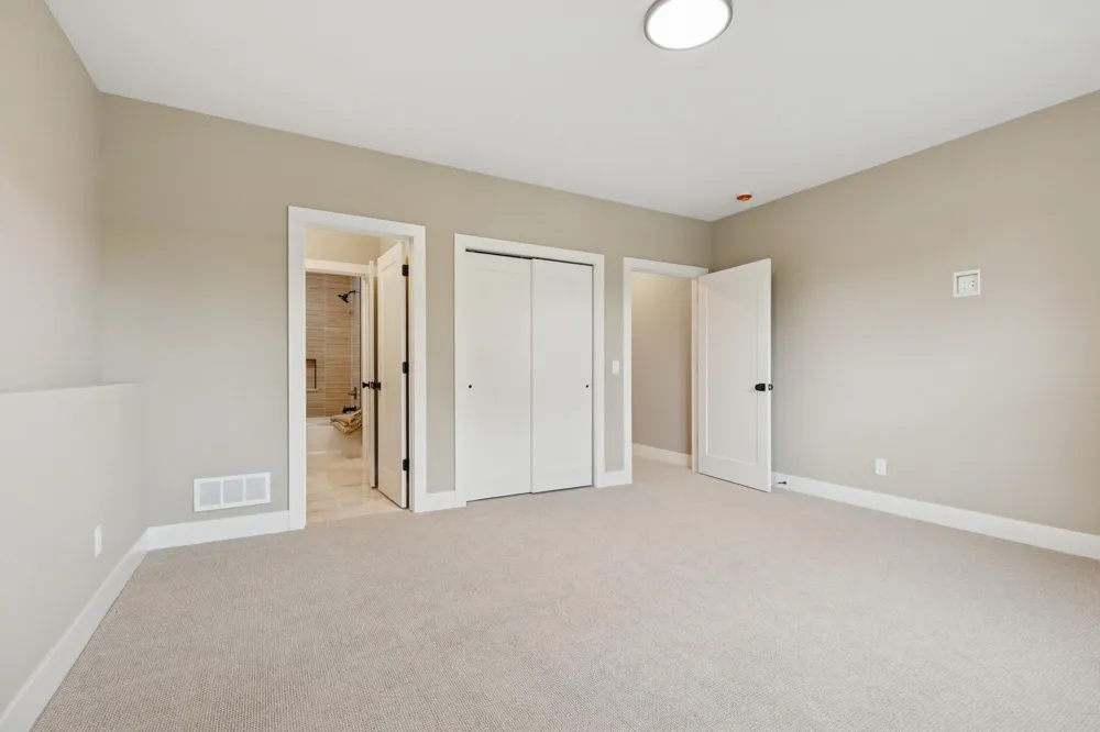 2706 Lakeview Court Little Canada, MN 55117