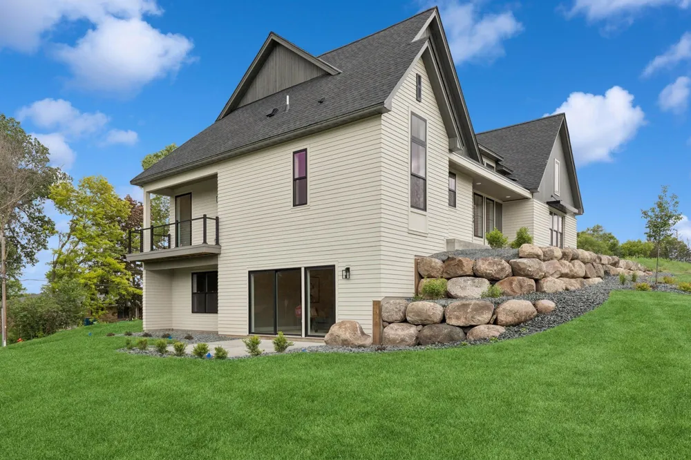 2706 Lakeview Court Little Canada, MN 55117