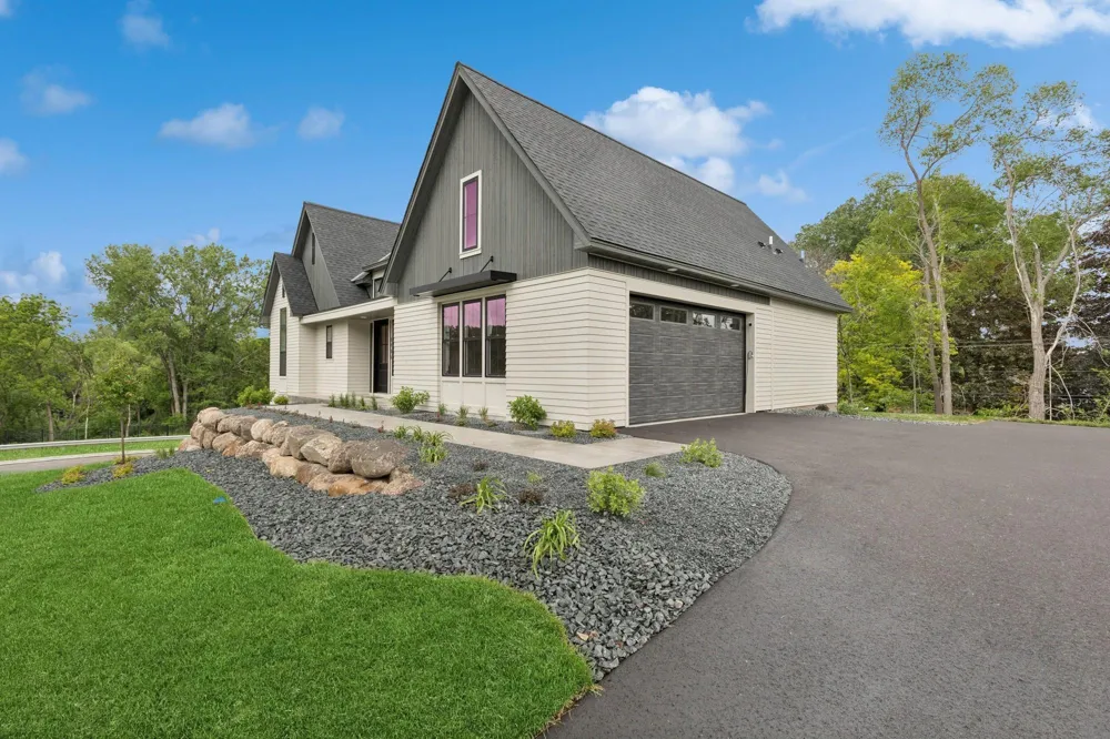 2706 Lakeview Court Little Canada, MN 55117