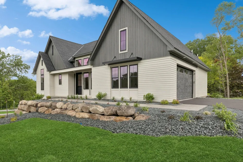 2706 Lakeview Court Little Canada, MN 55117