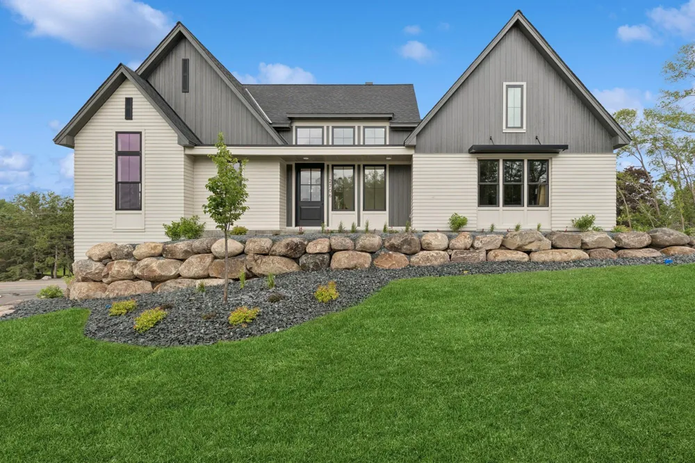 2706 Lakeview Court Little Canada, MN 55117