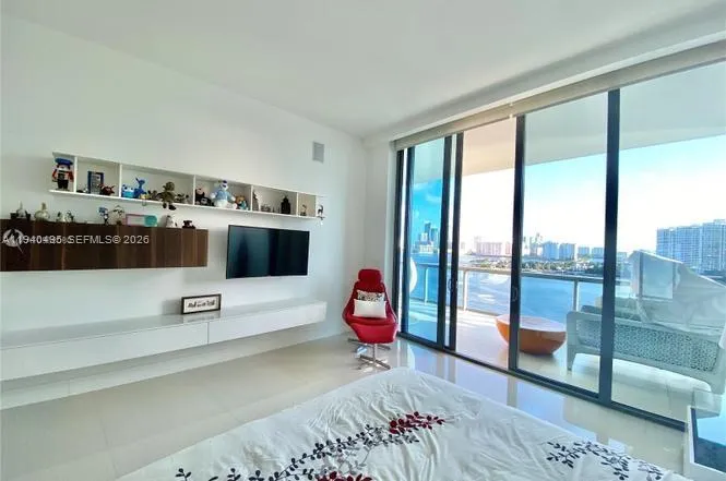 3300 NE 188th St #LPH11 Aventura, FL 33180