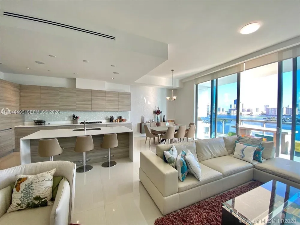3300 NE 188th St #LPH11 Aventura, FL 33180