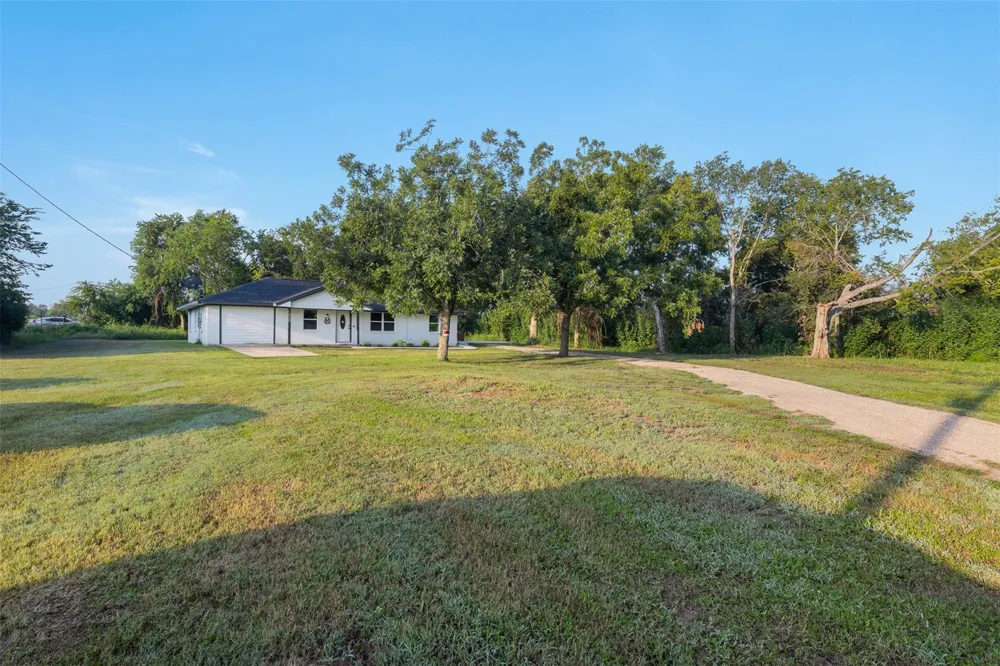 8822 Punchard Lane Bellville, TX 77418
